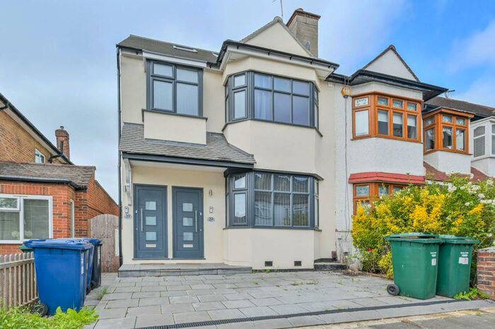 2 Bedroom Flat To Rent In Hale Grove Gardens, Mill Hill, London, NW7