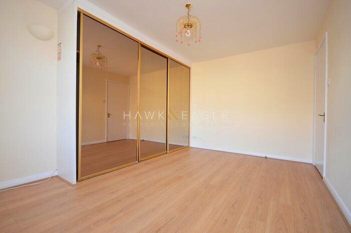 1 Bedroom Flat To Rent In Cleveland Grove, London, Greater London., E1