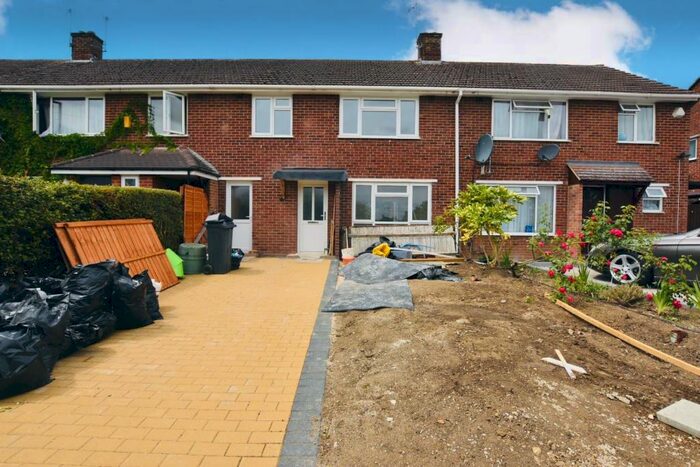 3 Bedroom House To Rent In Gainsborough Road, Reading, RG30