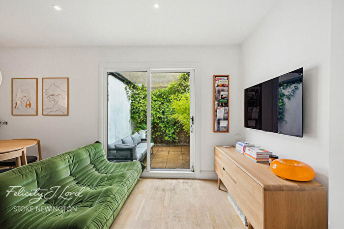 1 Bedroom Flat For Sale In Windus Road, London, N16
