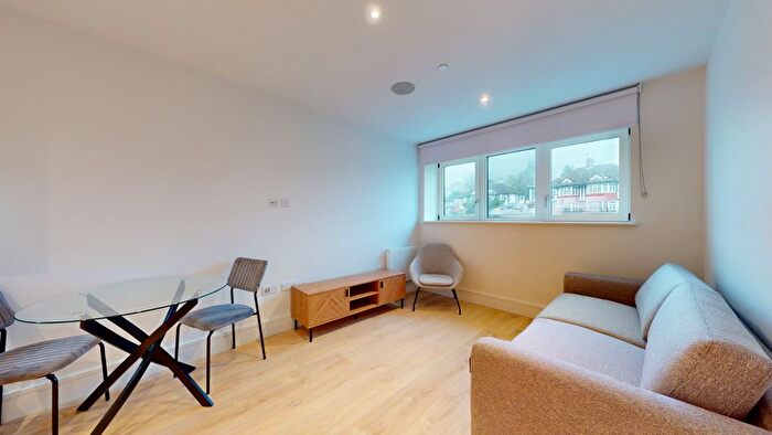 1 Bedroom Flat To Rent In Beverley Way, New Malden, SW20