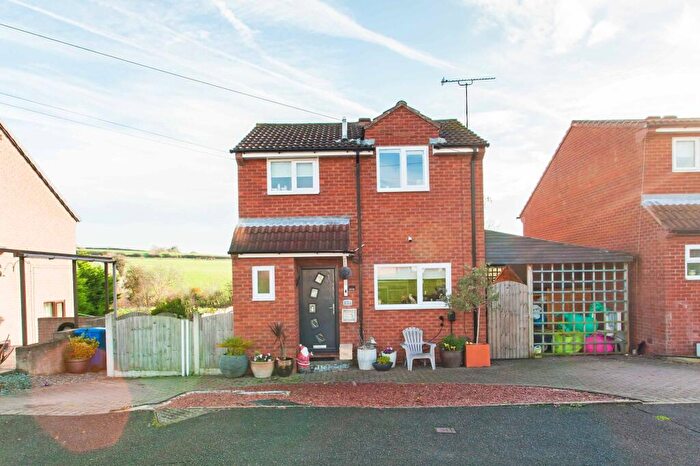 3 Bedroom Detached House For Sale In Houldsworth Drive, Chesterfield, S41