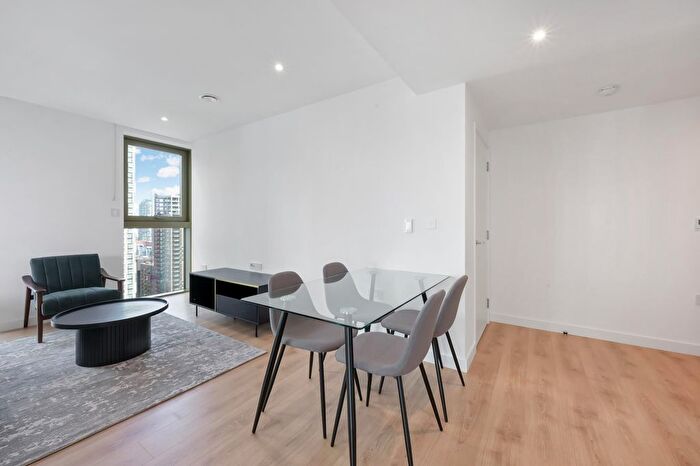 2 Bedroom Flat To Rent In Marsh Wall, London, E14