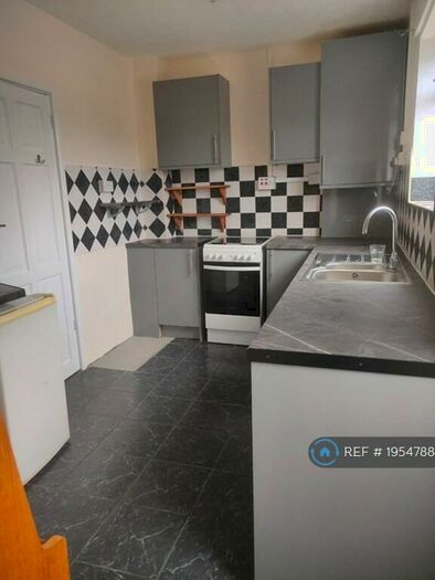 4 Bedroom Semi-Detached House To Rent In Summerleaze, Bristol, BS16