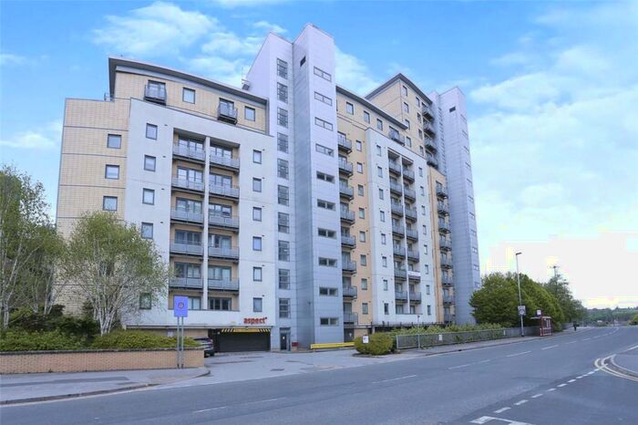 3 Bedroom Apartment To Rent In Elmwood Lane, Leeds, LS2