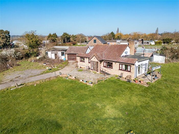 3 Bedroom Bungalow For Sale In Meadow Lane, Runwell, Wickford, Essex, SS11