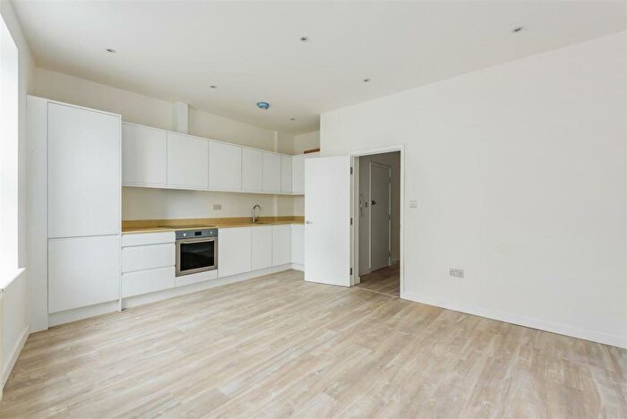 2 Bedroom Flat To Rent In Fortune Green Road West Hampstead, NW6