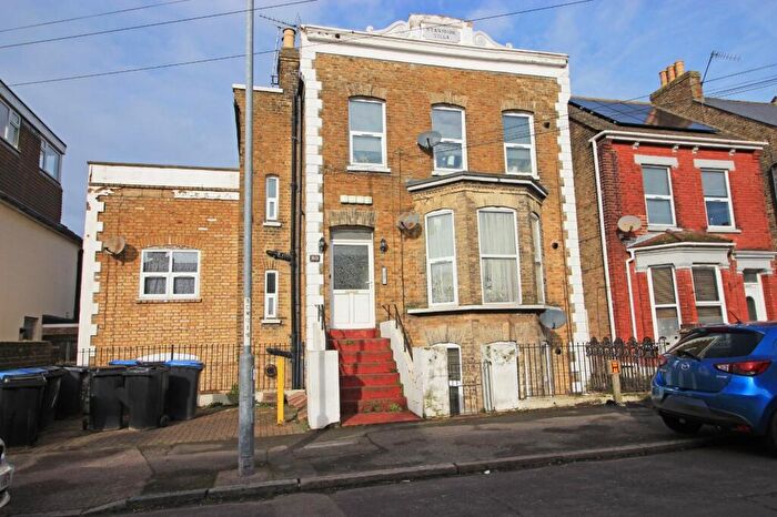 2 Bedroom Flat To Rent In South Eastern Road, Ramsgate, Kent, CT11