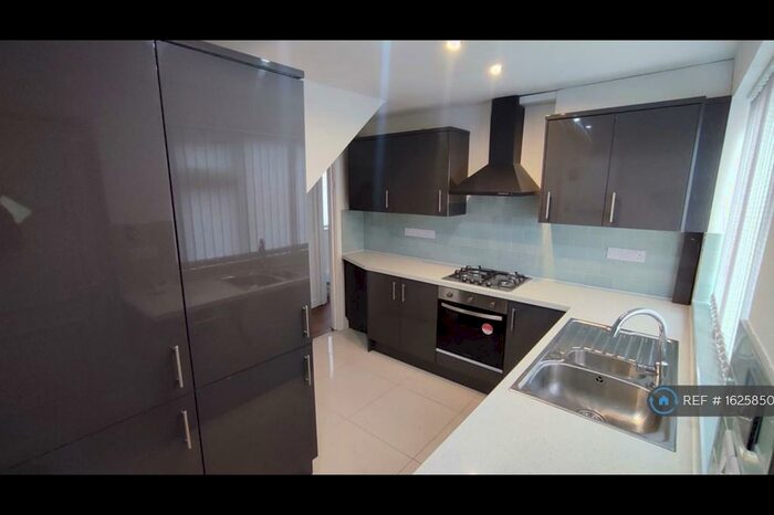 4 Bedroom Semi-Detached House To Rent In Ennerdale Avenue, Manchester, M21