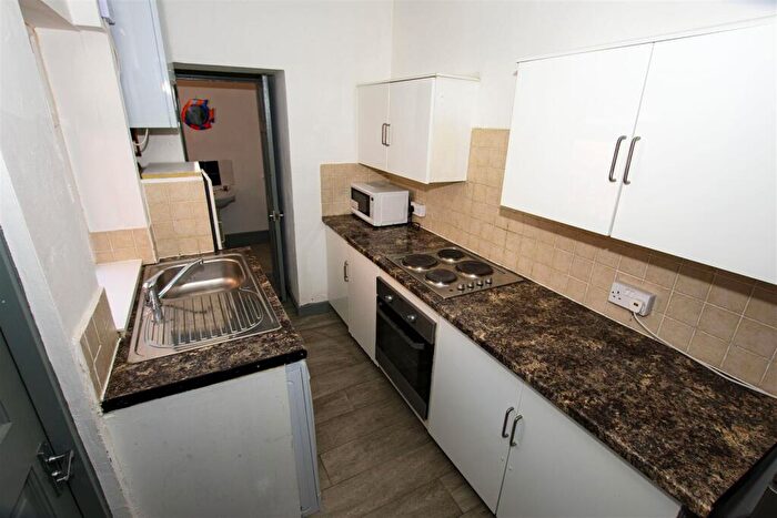 3 Bedroom House To Rent In Gleave Road, Selly Oak, Birmingham, West Midlands, B29