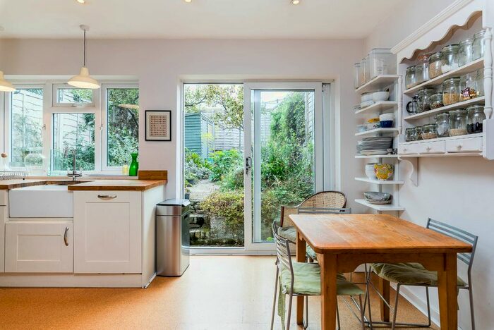 4 Bedroom Terraced House For Sale In Southwell Road, London, SE5