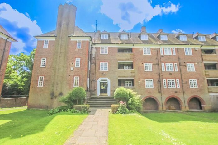 2 Bedroom Flat To Rent In Lyttelton Court, Lyttelton Road, Hampstead Garden Suburb, N2