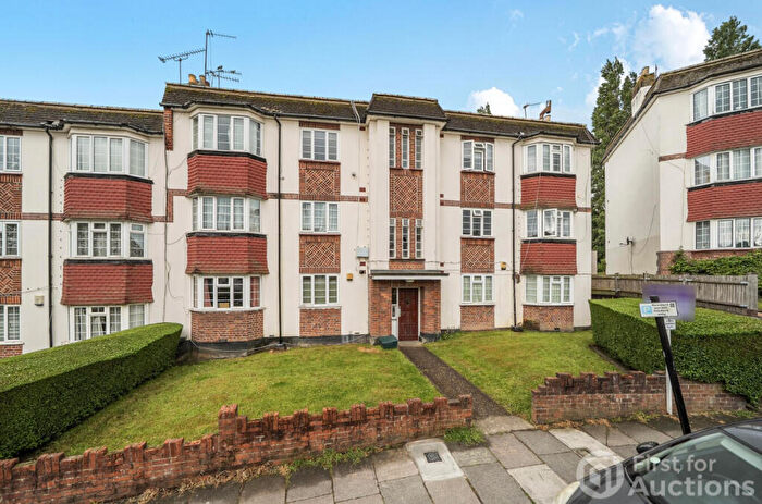 2 Bedroom Apartment For Sale In Amblecote Road, London, SE12