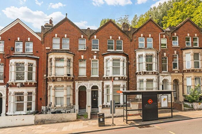 2 Bedroom Flat For Sale In Archway Road, Upper Holloway, N19