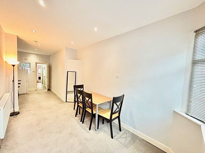 1 Bedroom Flat To Rent In Corporation Street, London, E15