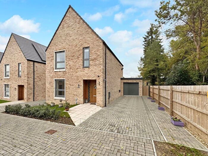 4 Bedroom Detached House For Sale In Thames View, Blunsdon, Swindon, SN26