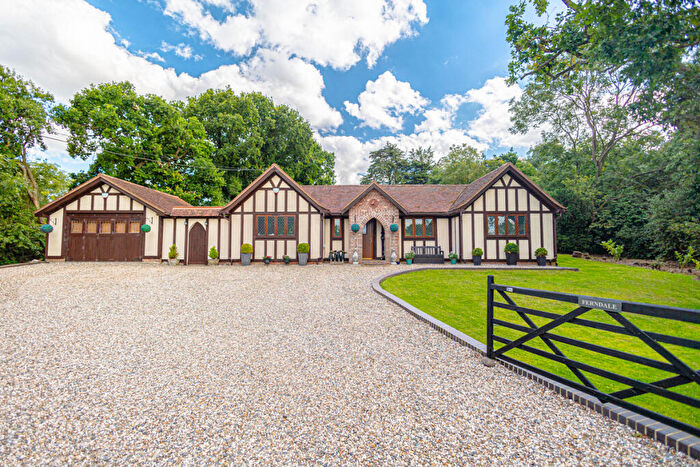 4 Bedroom Detached Bungalow For Sale In The Chase, Rochford, SS4