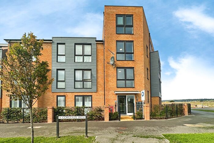 2 Bedroom Flat For Sale In Cowleaze Path, Banwell, Somerset, BS29