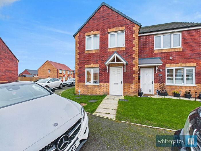 3 Bedroom Semi Detached House For Sale In Pudsey View, Bradford, West Yorkshire, BD4