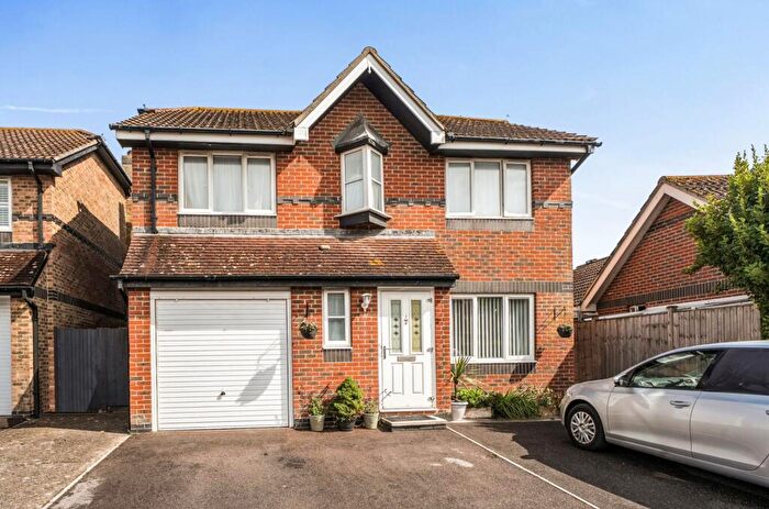 4 Bedroom Detached House For Sale In Wilton Close, Bracklesham Bay, PO20