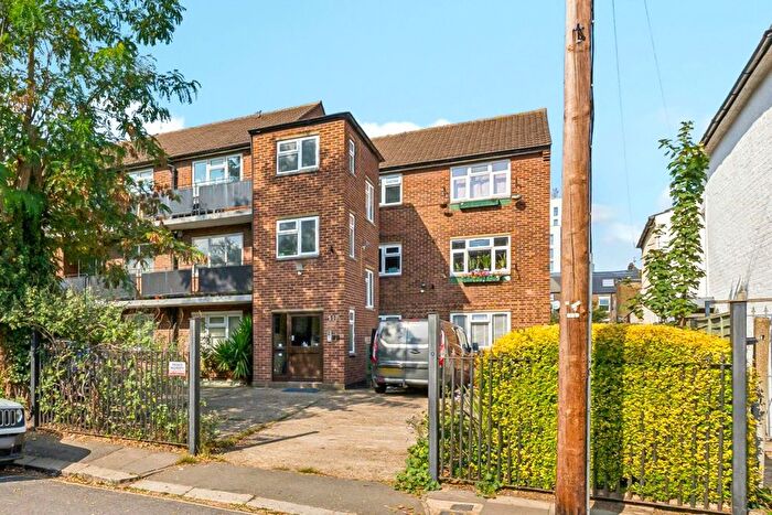 2 Bedroom Flat For Sale In Avenue Road, Acton, W3