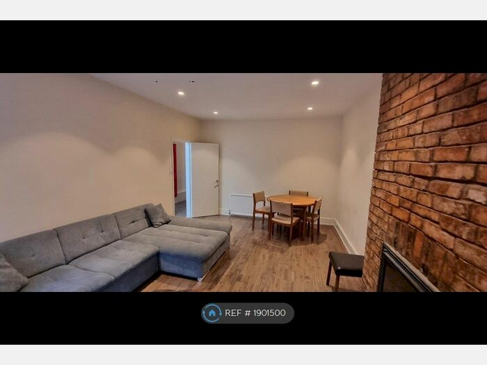 2 Bedroom Flat To Rent In High Road, London, N2