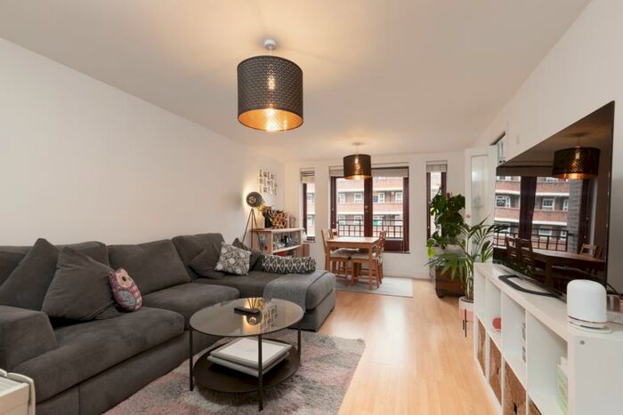 2 Bedroom Flat To Rent In Discovery Walk London, E1W