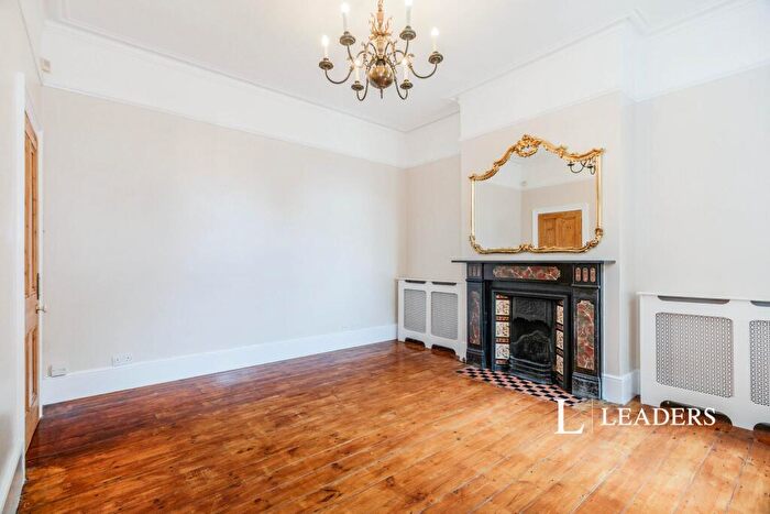 4 Bedroom Semi-Detached House To Rent In Winchester Road, KT12