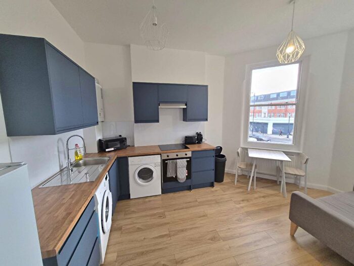 2 Bedroom Flat To Rent In Holloway Road, London, N7