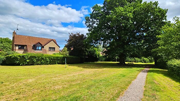 4 Bedroom Detached House For Sale In Harrison Close, Reading, RG10