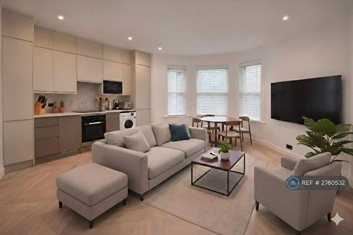 2 Bedroom Flat To Rent In Lyndhurst Court, London, SE25