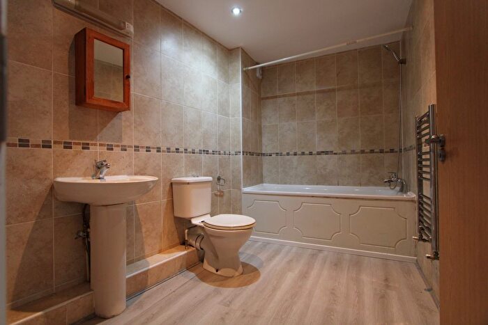 1 Bedroom Flat To Rent In Mitcham Road, London, SW17