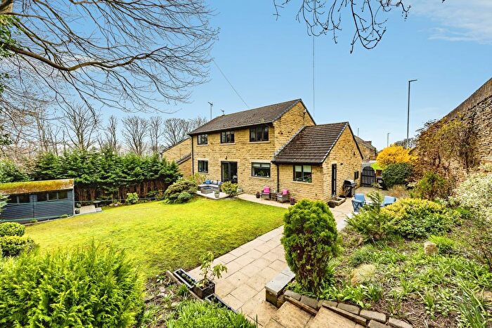 3 Bedroom Detached House For Sale In Wakefield Road, Huddersfield, HD8