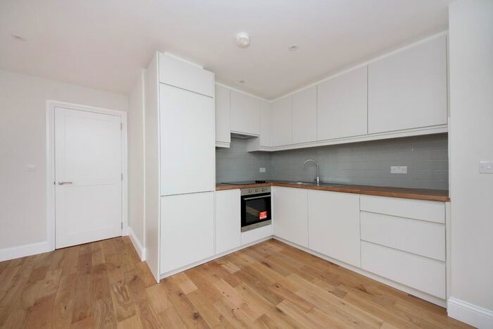 1 Bedroom Flat To Rent In Berrymead Gardens, London, W3