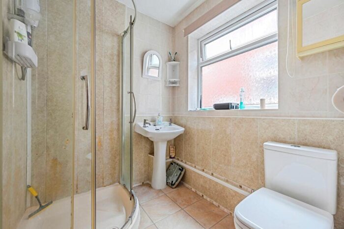 2 Bedroom Bungalow For Sale In Elm Tree Walk, Tamworth, Staffordshire, B79