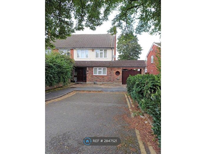 4 Bedroom Semi-Detached House To Rent In Biddenham Turn, Watford, WD25