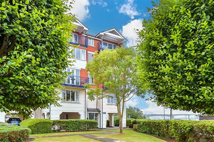 3 Bedroom Flat For Sale In Shelley Rise, Rochester, Kent, ME1