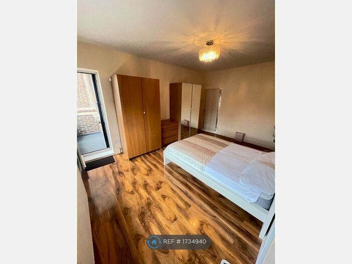 4 Bedroom Flat To Rent In Lancaster Court, London, SW6