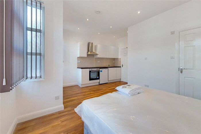 Flat To Rent In Larch Road, Mapesbury, NW2