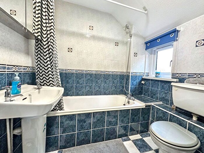 2 Bedroom Flat For Sale In Dunlin Drive, Washington, NE38
