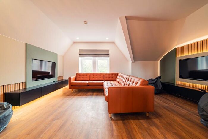 6 Bedroom Flat To Rent In Ruthin Gardens, Cathays, CF24