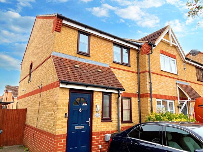3 Bedroom End Of Terrace House To Rent In Wansbeck Close, Stevenage, Hertfordshire, SG1