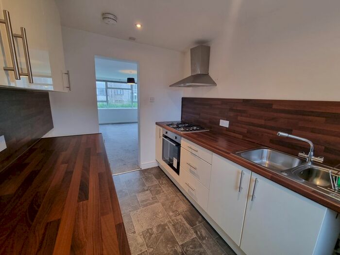 2 Bedroom Flat To Rent In D, Balunie Place, Dundee, DD4