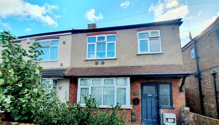 4 Bedroom Semi-Detached House To Rent In Rossindel Road, Hounslow TW3