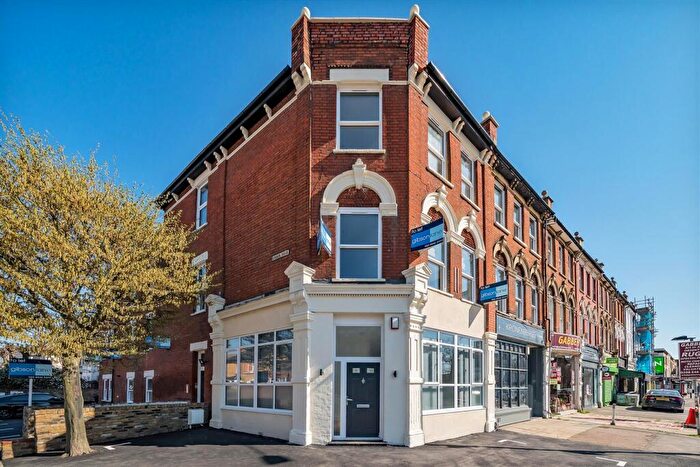 2 Bedroom Flat To Rent In Richmond Road, Kingston Upon Thames, KT2