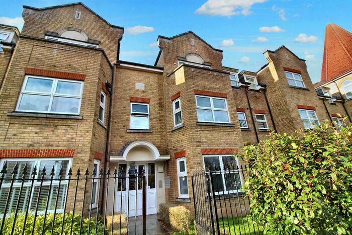 2 Bedroom Flat To Rent In Salmonsbrook House, EN2