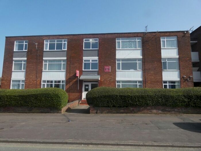 3 Bedroom Flat To Rent In Middleton Road, Manchester, M8