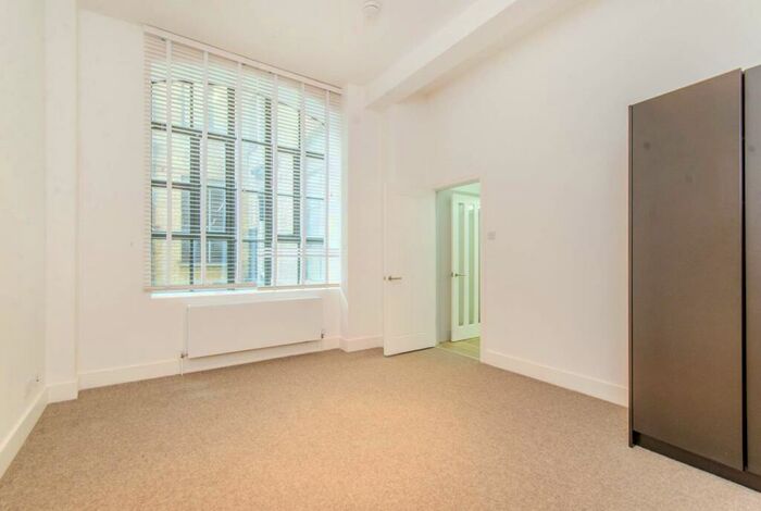 2 Bedroom Flat To Rent In Great Sutton Street, Clerkenwell, London, EC1V