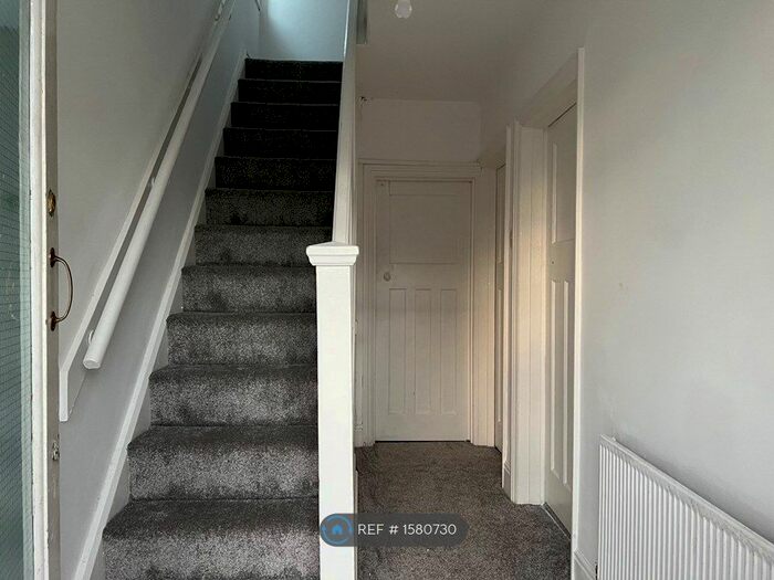 3 Bedroom Semi-Detached House To Rent In Cheveral Avenue, Coventry, CV6