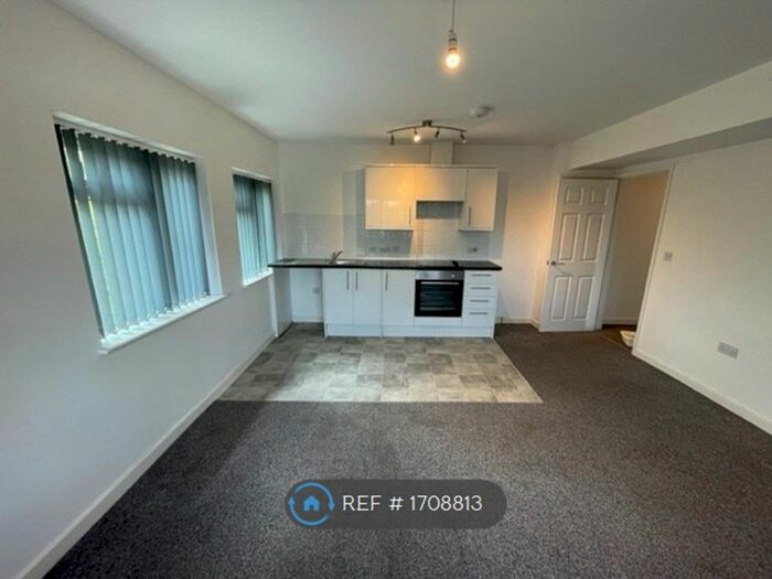 2 Bedroom Flat To Rent In Kingfisher Court, Havant, PO9